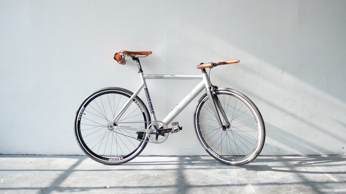 Elbussar, cyklar och tystare gator – bilden av den svenska staden håller på att förändras.